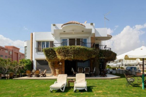 7-BR BeachFront W Private Pool Red Sea Villa Perfect for Groups